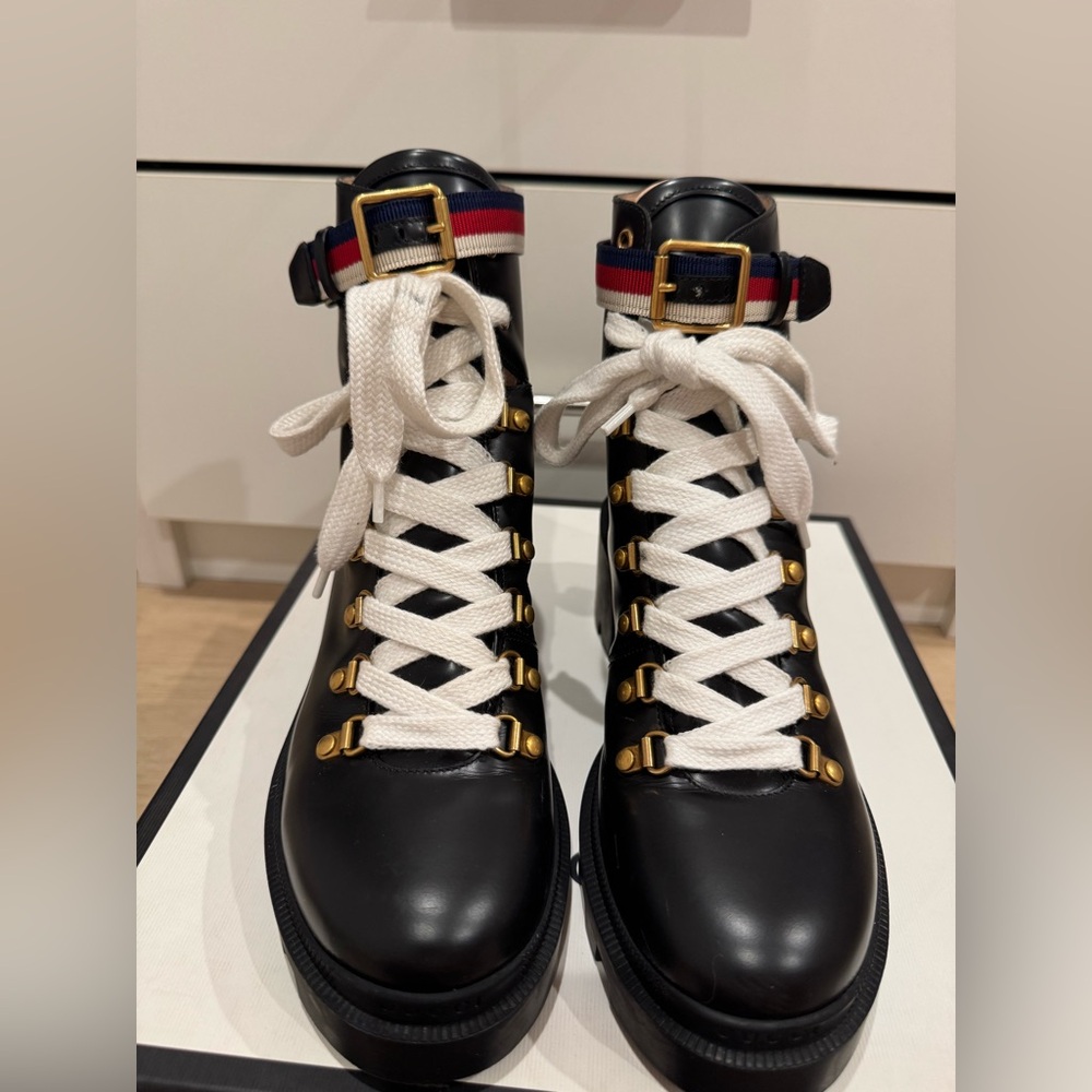 Gucci like new combat lace boots size 39.5 black